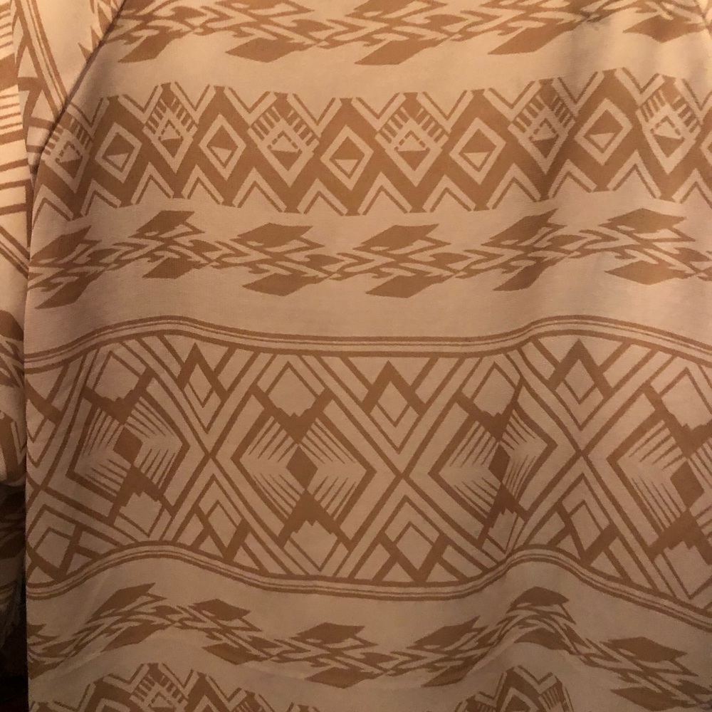 Beautiful, Silky Dressy Top , for any occasion, - Picture 7 of 8